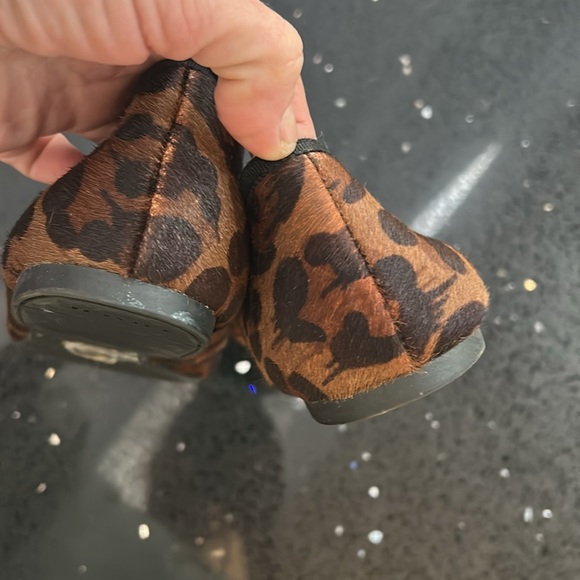 EUC Coach Cheetah Flats - Picture 5 of 7